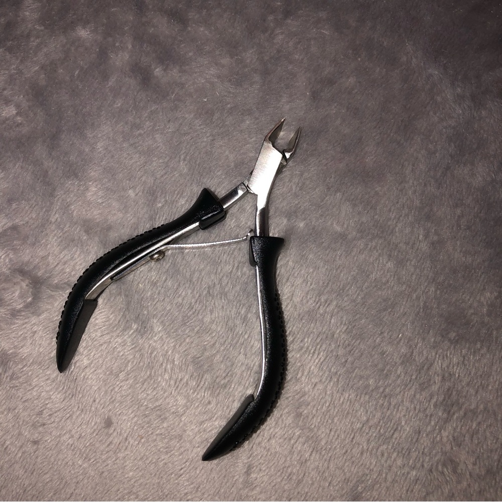 QUO BEAUTY Soft Grip Cuticle Nipper 1/2 Jaw